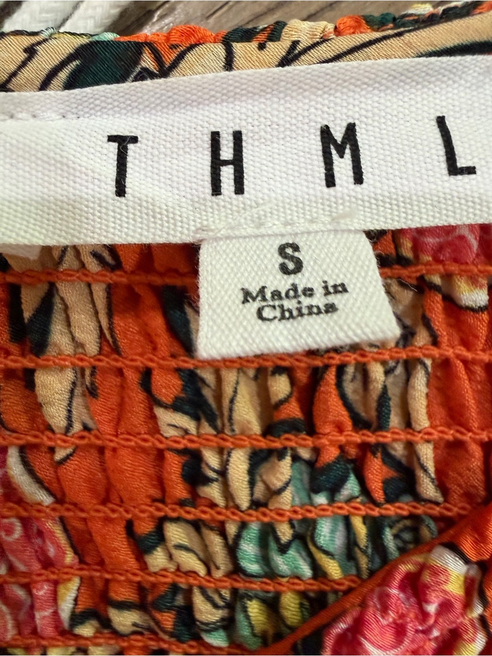 New THML Statement Orange Floral Paisley Smocked V-Neck Crop Top W Puff Sleeves - Picture 2 of 6